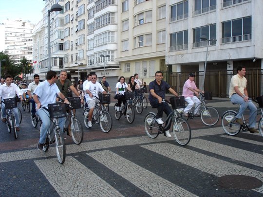 pelafaixacompartilhadacompedestresnocaladodaavatlntica.jpg